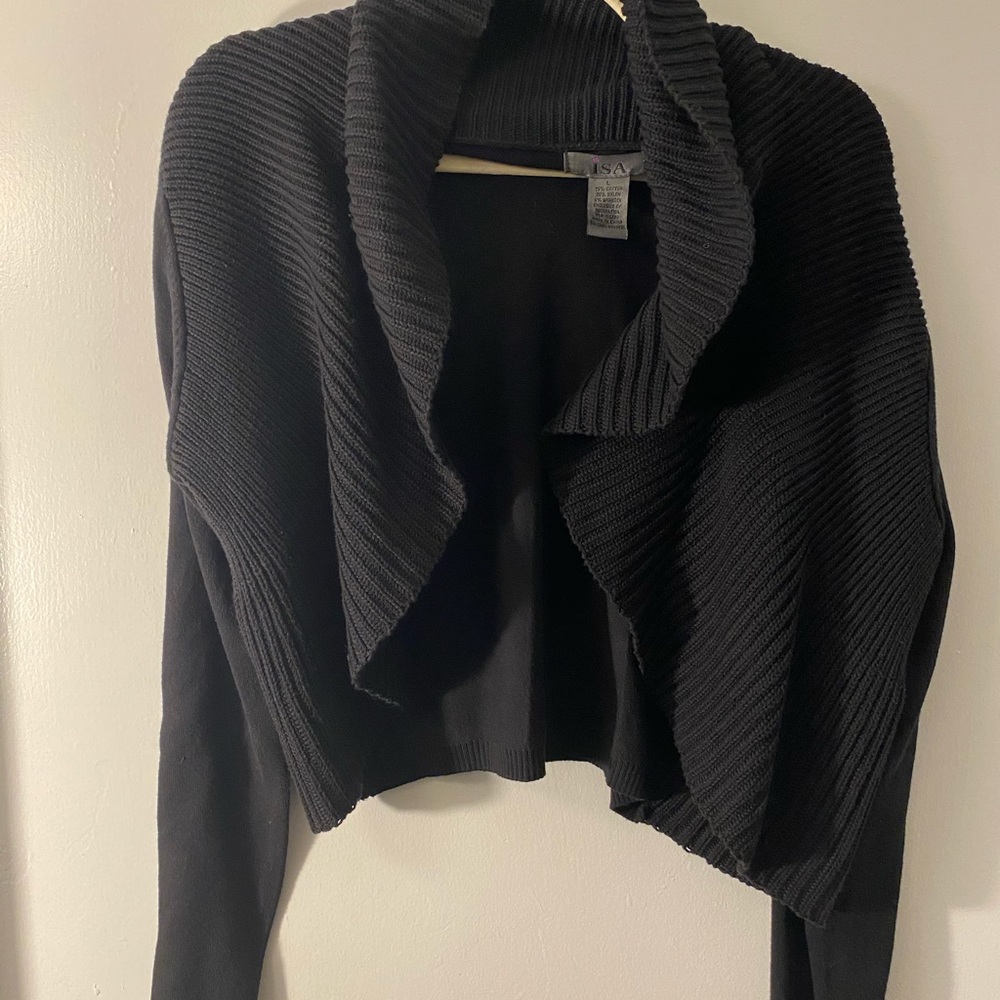 USA black crop sweater size large long sleeve very cute size L no buttons
